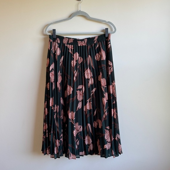 A New Day Pleated Skirt Size Large - Picture 5 of 5